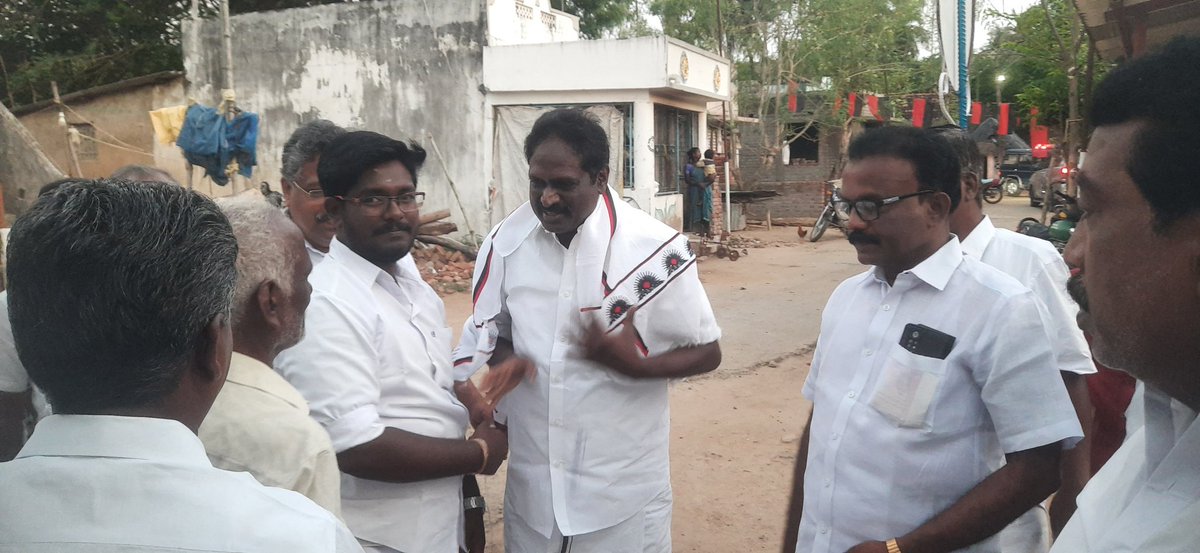 PaventhaM's tweet photo. 06/04/2023 திரு.A.K.S விஜயன் (டெல்லி சிறப்பு பிரதிநிதி) அவர்கள் எங்கள் கிராமத்திற்கு வருகை தந்து #திமுக வில் புதிய உறுப்பினர்களை சேர்த்த போது #திருவாரூர் மாவட்டம் #குடவாசல்தெற்கு ஒன்றியம் 32-பருத்தியூர் கிளை
@mkstalin @Udhaystalin @kalaivanandmk #Thiruvarur https://t.co/iDnb6rhxi4