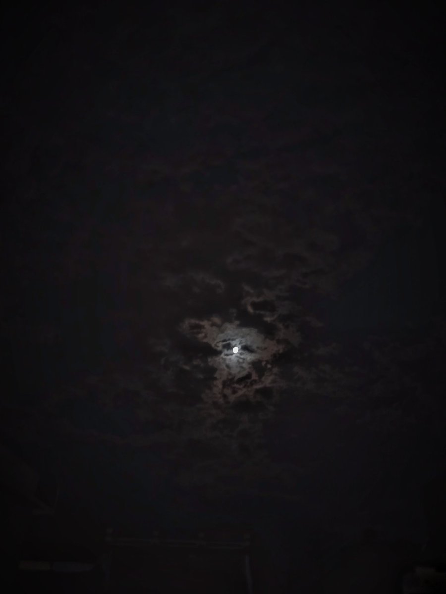 iamzoha_'s tweet photo. Did you catch last night’s supermoon? https://t.co/EQEQ33jwEk