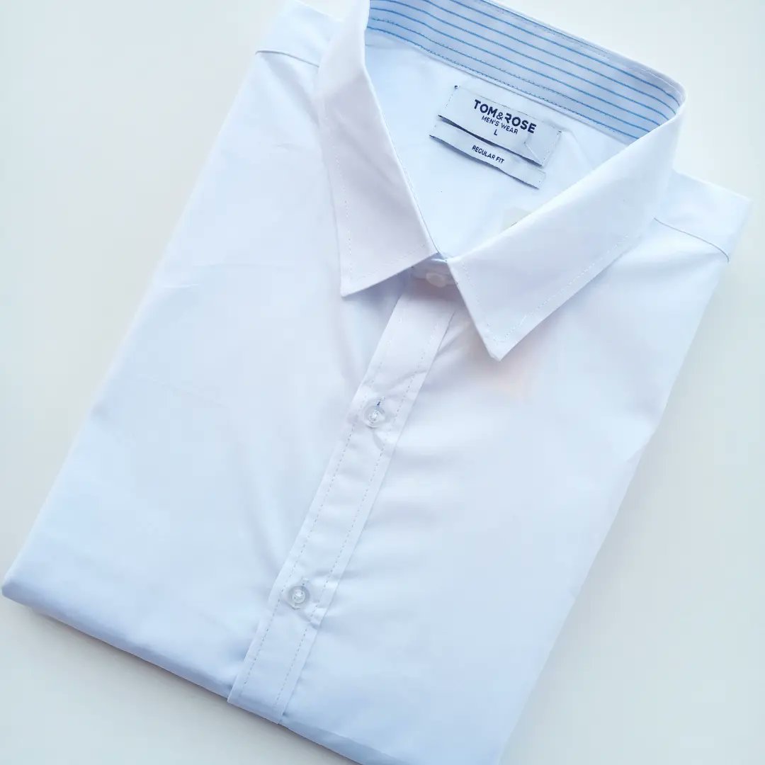 Labonnechemise's tweet photo. Les chemises blanches sont une valeur sûre ! Des incontournables. 

Les vôtres se trouvent ici 😊

commandes rapides via https://t.co/YPe2QcRMvL 

À offrir où à s'offrir

8000f 
2 à 15000f 

Passez un agréable weekend https://t.co/n5RU7MHNXk