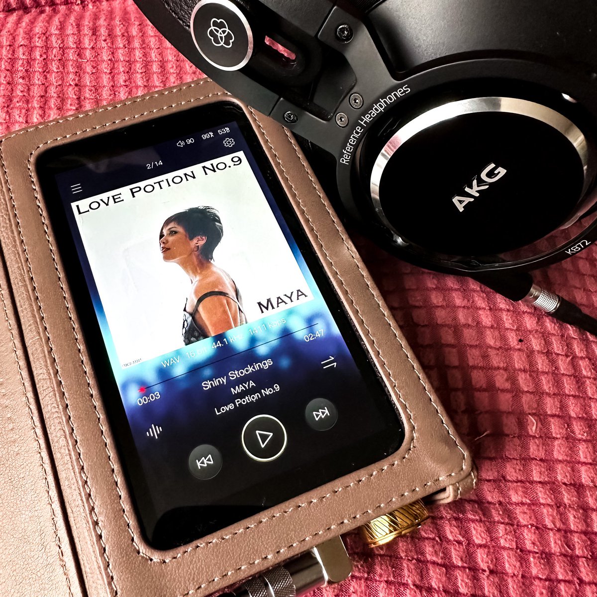 busso156's tweet photo. MAYAさんのLove Potion No.9を聴いてます👩🎶
順番的には「MAYA」なんですが、まだ手元に無いので😅
Love Potion No.9... Big Bandで始まり、Big Bandで締めくくるという素敵な構成で中身の濃い仕上がりで、多才なMAYAさんを感じとれます😊
#MAYA
#DX300MAX
#AKG
#K872 https://t.co/b9XxaZSnra