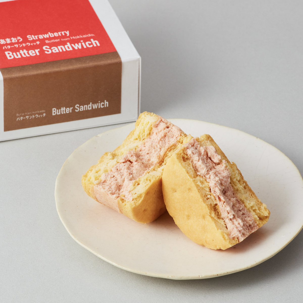 craft_butters's tweet photo. 本日よりButters 横浜髙島屋、Butters 大阪髙島屋、Butters S-PAL 仙台、Butters 日本橋三越本店、POP-UPショップ（一部店舗を除く）にて販売をいたします。

いちごの甘酸っぱさとバターのコクが口の中いっぱいに広がる至福の時間をお楽しみください🍓 https://t.co/M14hjifGzI