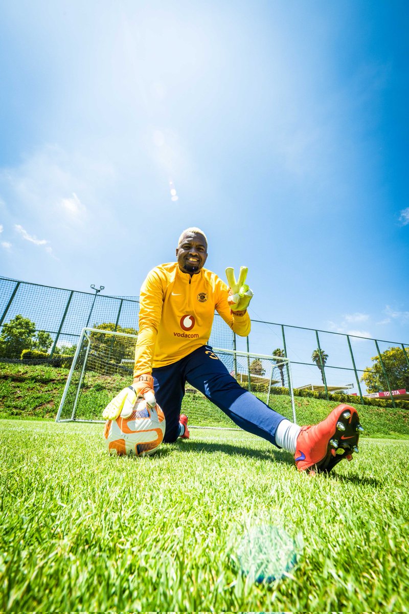 Cellular_jnr's tweet photo. Itumeleng Khune Appreciation Post! 💛✌🏿

The best goalkeeper to have ever been produced in South Africa! 

Long Live Khune! 🐐💪🏿 https://t.co/vFjC2S1iRO