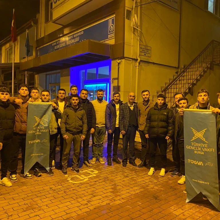 1.Bu akşam ki durağımızda. İznik Tügva ilçe temsilciliğimizi ziyaret ettik. İlçe Başkanımız Enes Yüksek ve genç kardeşlerimiz ile birlikte sıcak, samimi, bir sohbetimiz oldu Eyvallah kardeslerim. Duygulandım Milli Türk Talebe birliği dönemimizdeki yıllarımız o dava ruhu mücadele