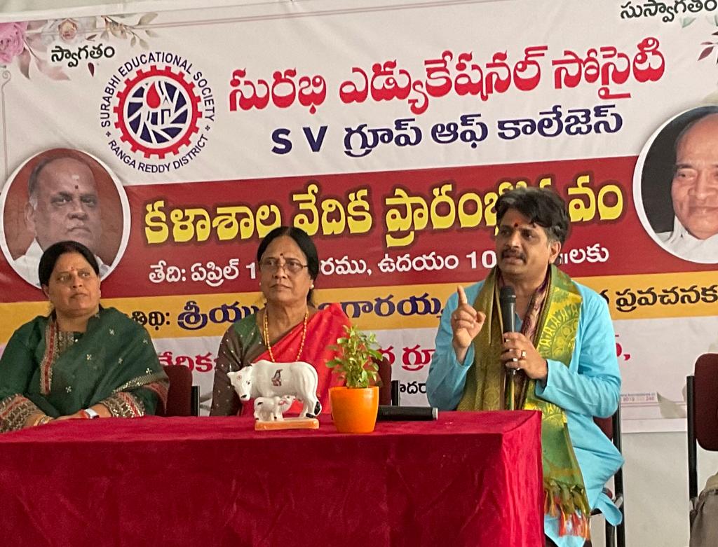 SarmaBangaraiah's tweet photo. Sri Bangaraiah Sarma garu with TRS MLC Smt. Surabhi Vani Devi, daughter of former Beloved Prime Minister PV Narasimha Rao.
She had arranged 'Sri Bangaraiah Sarma' garu's lecture on 1st Apr to the students of their three colleges
#bangaraiahsarma #surabhivanidevi #PVNarasimhaRao https://t.co/WlRPcAB1yp