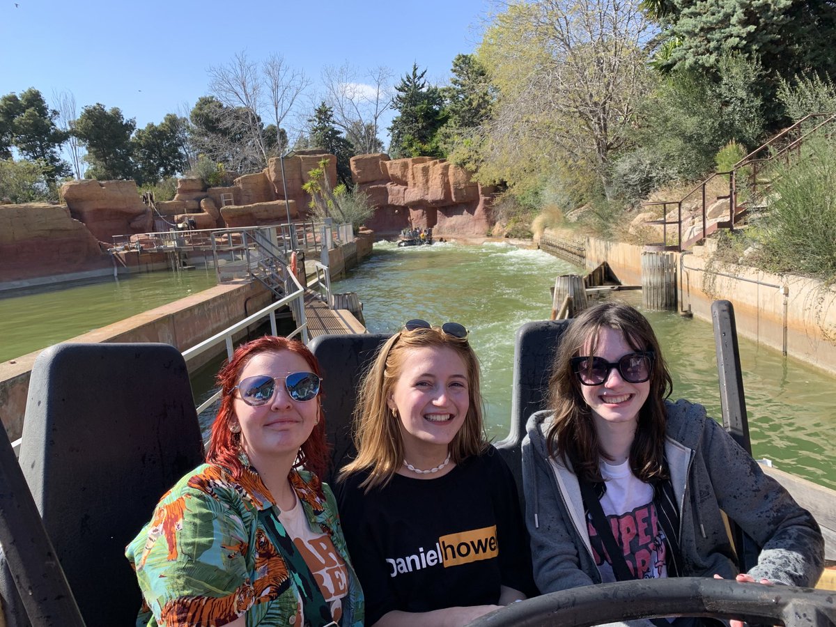 malonelanguages's tweet image. Spanish trip day 3 spent at Port Aventura theme park-lo pasamos bomba/we had a blast💥😭🎡