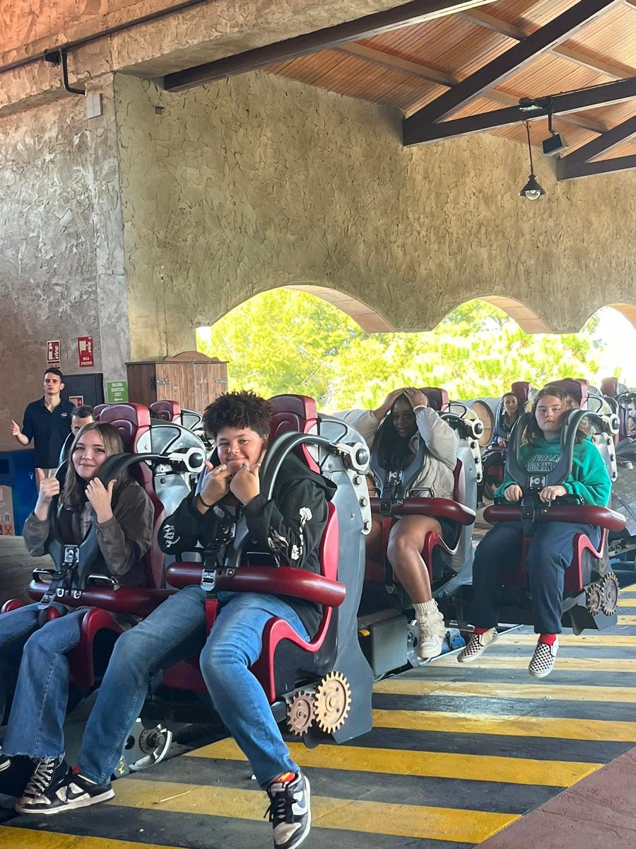 malonelanguages's tweet image. Spanish trip day 3 spent at Port Aventura theme park-lo pasamos bomba/we had a blast💥😭🎡