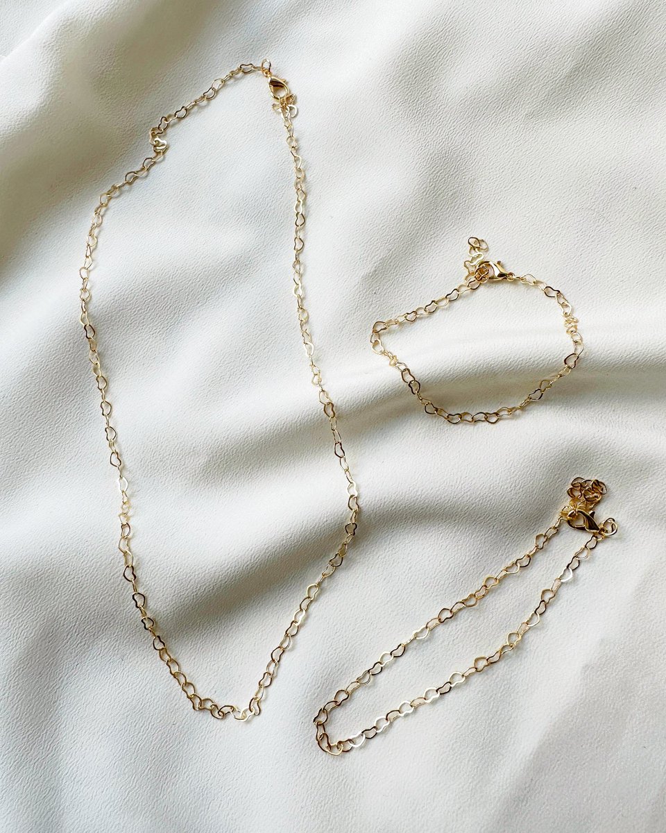 aystoresales's tweet photo. Yaz boyu takacağım set belli olduu 🫶🏻🧚🏻‍♀️🌟🥳💎💕💝🦋💅🏻 https://t.co/tOne6BeE76