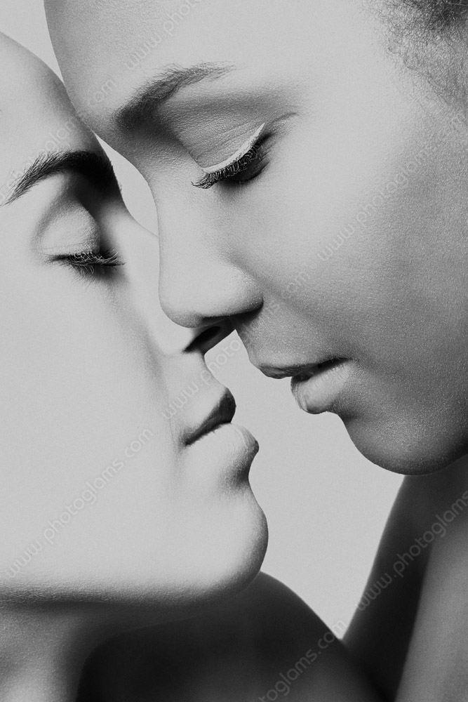 Photoglams's tweet photo. Couple Black and white photos session in Saint-Tropez https://t.co/O7e4uC88Nu