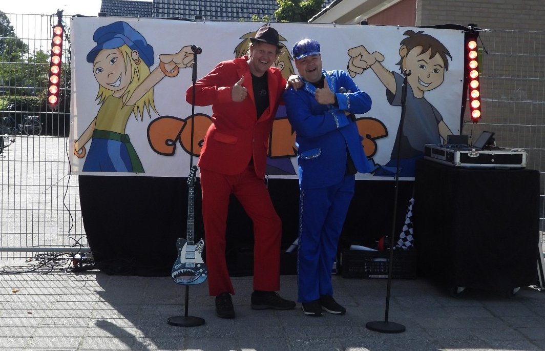 Ben je op zoek naar een origineel en swingend feestje voor je kinderen? Dan heb ik goed nieuws voor je: we zijn weer te boeken met de "Coolkids Party" met een waanzinnige kindershow met eigen repertoire die gaan over thema's die kinderen aanspreken!