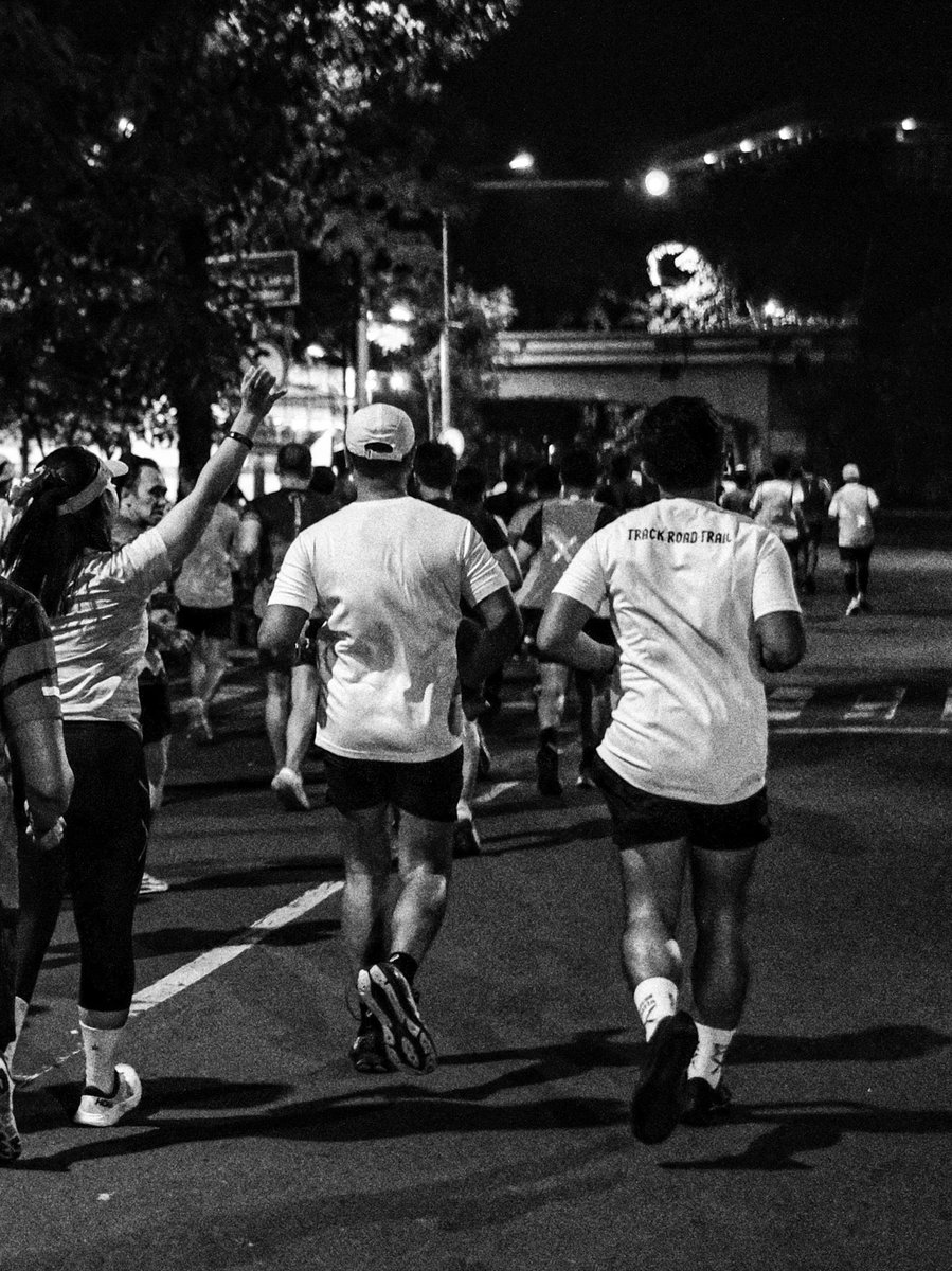 ikramwiese's tweet photo. Yang di Surabaya & sekitarnya boleh gabung bareng kami besok.
Titik kumpul: RS. Darmo Surabaya, pukul 21:30WIB
WEAR SOMETHING LIGHT! #SahuRun Vol.3 👋🏻 https://t.co/lW8xNTqJ8b