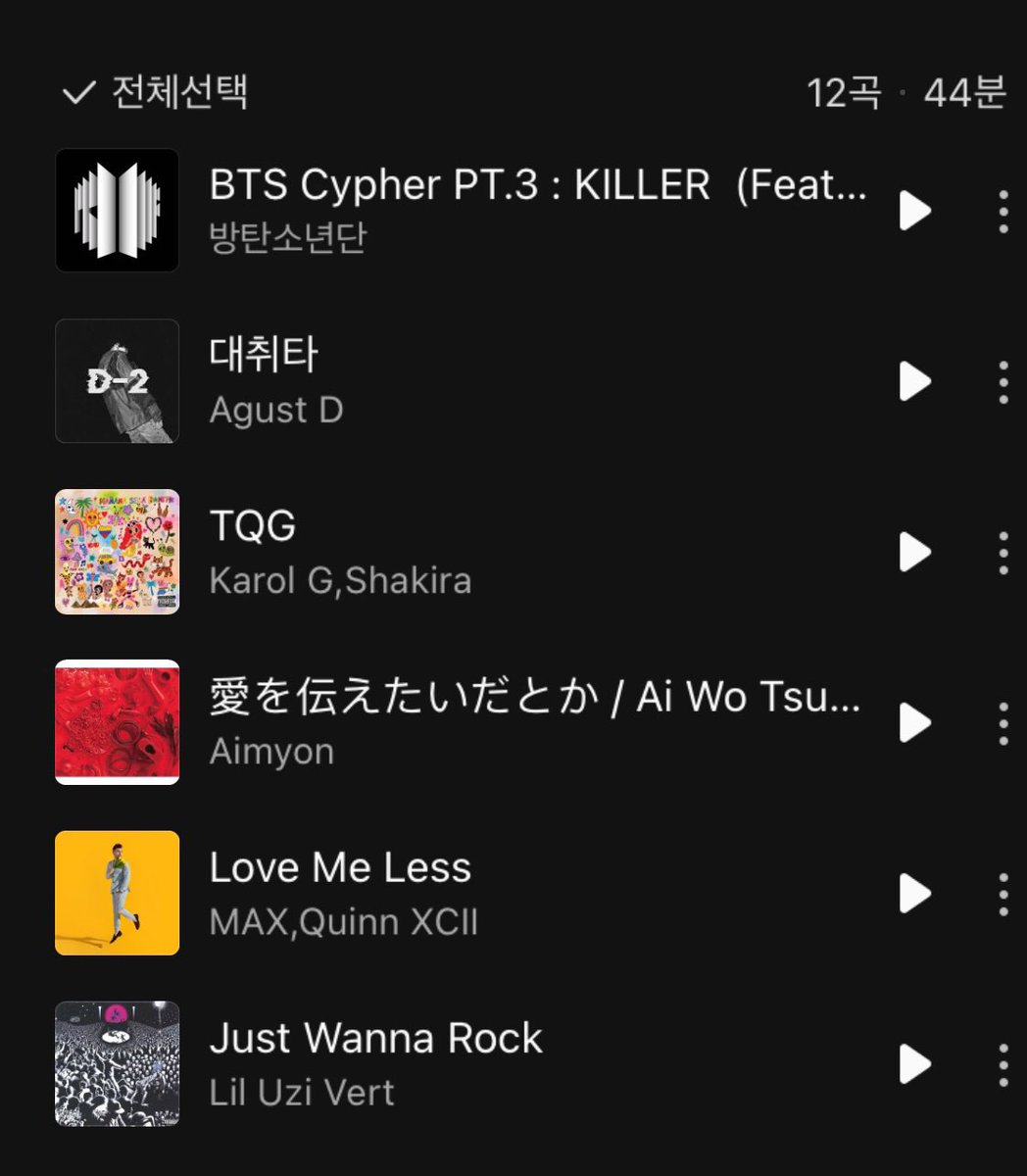 httyoonmine's tweet photo. Yoongi hizo una playlist en melon y el literalmente dijo; arriba yo, arriba bts y arriba las bichotas que facturan 💪🏼 https://t.co/dFdo1uZATs