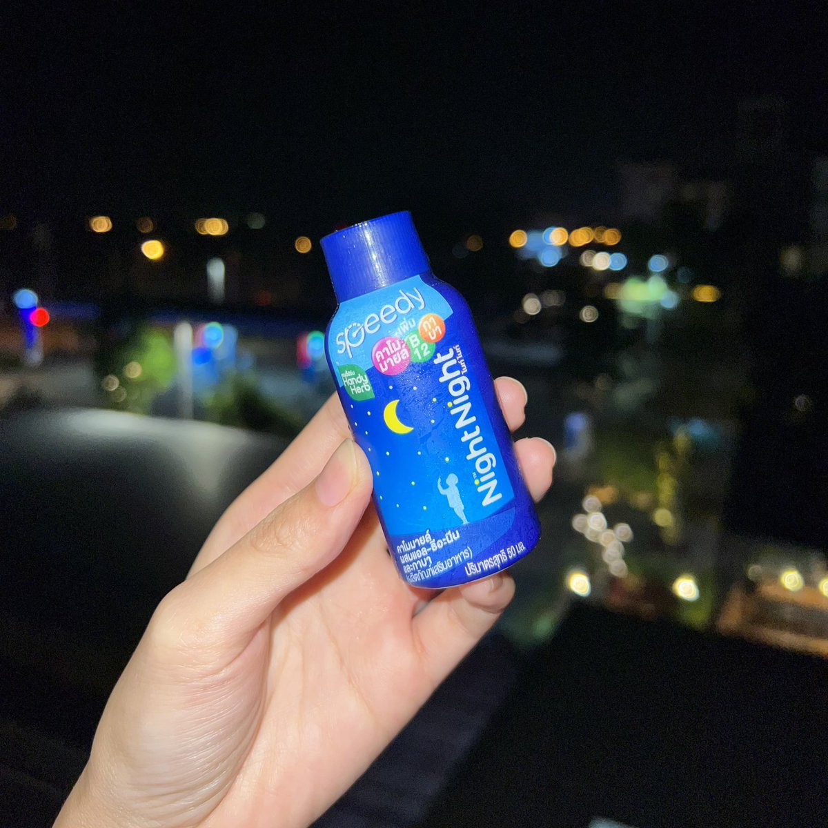 Themicoo's tweet photo. มาจ้าาาา ฉันมีเคล็ดลับเด็ดสิมาบอกซุมเจ้า📌 ผู้ได๋หลับยากต้องลองตัวนี้เลย สิไปไสก็ต้องพกไปนำอีหลี ขาดบ่ดรั่ยย หลับง่าย หลับสบาย ผ่อนคลายแฮง ขวดละซาวบาท 7-11 กะมีเด้อออ #NightNightหลับไวทุกที่ https://t.co/Au3BmloEoR