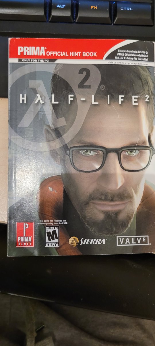 Gen_X_Geek's tweet photo. Found this going through some comic book boxes. I so miss the books and manuals that came with games. The artwork in them and character writeups. 
#Halflife2 #Primagames #gameguide https://t.co/R2ihuycreB