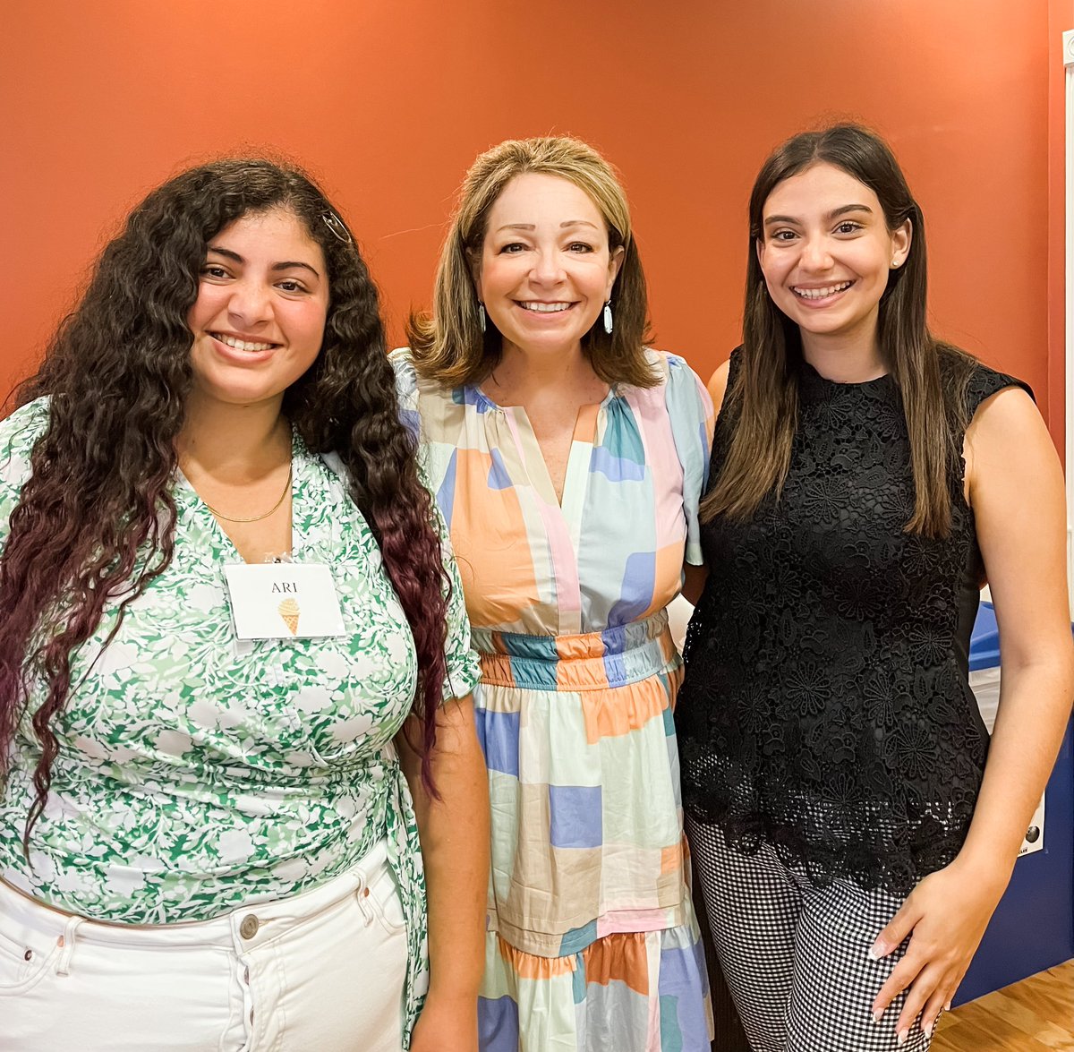 DeanB_FSULaw's tweet photo. Celebrated our last class of the semester with my fantastic Bryan Hall mentees, one terrific TA, and the absolute best law students! Oh yeah, and there was ice cream too! #SweetEnding #Networking #BryanHall @FloridaState @FSUCollegeofLaw @fsuzeigler π’βοΈπ¨πͺπ https://t.co/kn3GMRYp36