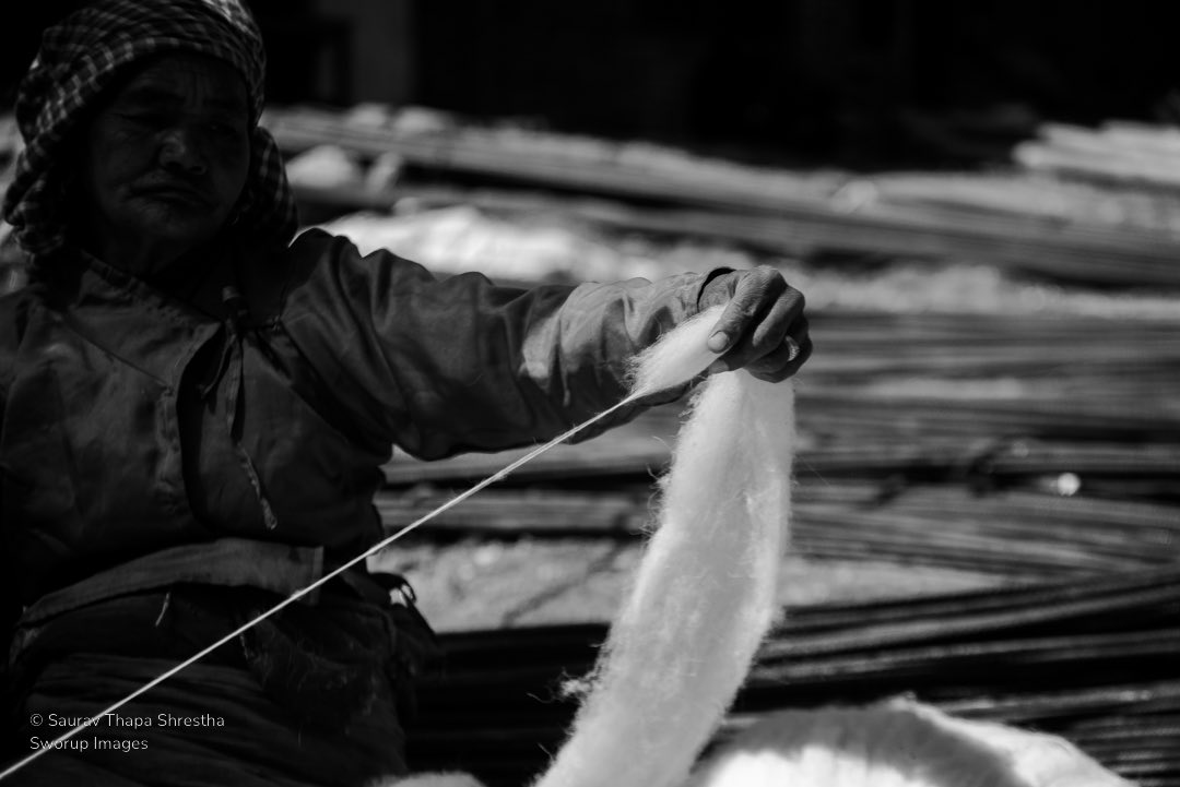 sworupsth's tweet photo. A woman is making cotton strings using a traditional weaver at Pyangaun, Lalitpur, on April 5, 2023. Pyanguan is 14 km from Kathmandu, where locals predominantly make beautiful bamboo products. The bamboo is called ‘pyang’ in newa language. #sworupimages

https://t.co/CVb9lBbdRg https://t.co/o1YlbhVa72