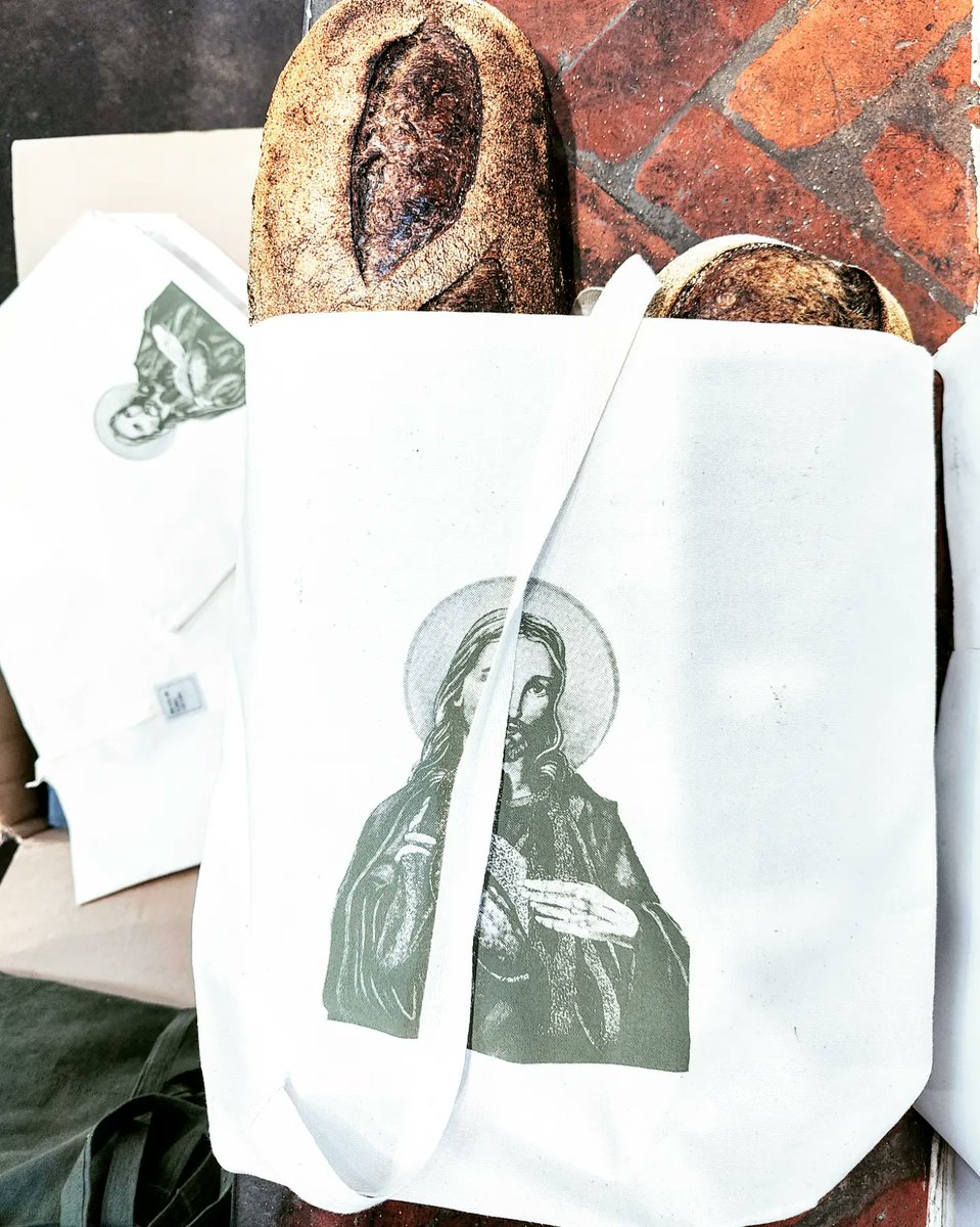fornocultura's tweet photo. NEW JESUS Bread Sack Available!
We Love Our New COLLAB FC X FARMER #breadbag #robertfarmer #fornocultura #breadLAB Just in time for #eastersunday #holidayweekend https://t.co/va6L7A17B3