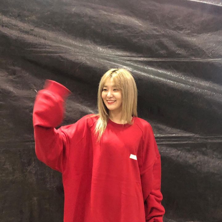 Tocó decirle #𝐆øod𝐁ye𝐖ɪɴᴅʏ a la era mcdonald's y si bien aquí andamos un poquito tristes, pues se nos va una buena pero igual aquí en modo navideño hemos decidido andar haciendo stream y llorando, pues no queremos que se acabe.

‌𓄼 𝙼𝚛𝚜.𝔇ixon; 𝙽𝚊𝚣𝚞.🩰🏹