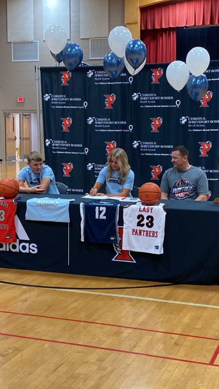 JUTNWBB's tweet photo. Got ink to the paper and made now #23Signee @MakennaMiles23, from Louisiana State Champion Parkway HS, official today!! Officially welcome to the #LadyRoyals family!! #ItsARoyalStateOfMind #FamilyOn3
@JUCoachLawhon @CoachHeifner @JWisdomMartin @jjlm_12 https://t.co/haTlV5YFlK