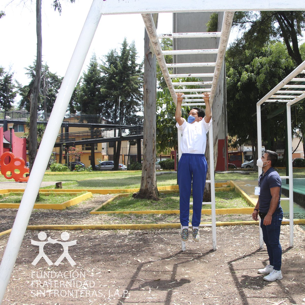 FundacionFSF's tweet image. #FFsF #IAP #semanasanta #IAP #vacaciones #PcDI Hola a todos, aprovechando las vacaciones hay oportunidad para que los beneficiarios salgan al parque a convivir y hacer ejercicio. Con estas salidas se logra que no se pierda la socialización y es un gran momento de diversión.