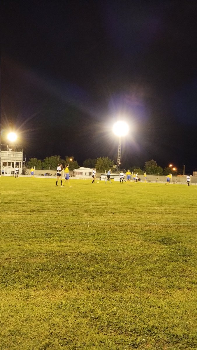 CAVEFUTBOLMAYOR's tweet photo. #FutbolFemenino
#CuadrangularAmistoso
Gran acompañamiento del público en jornada a puro fútbol en el 2 De Junio.. https://t.co/34LbZPvf0W