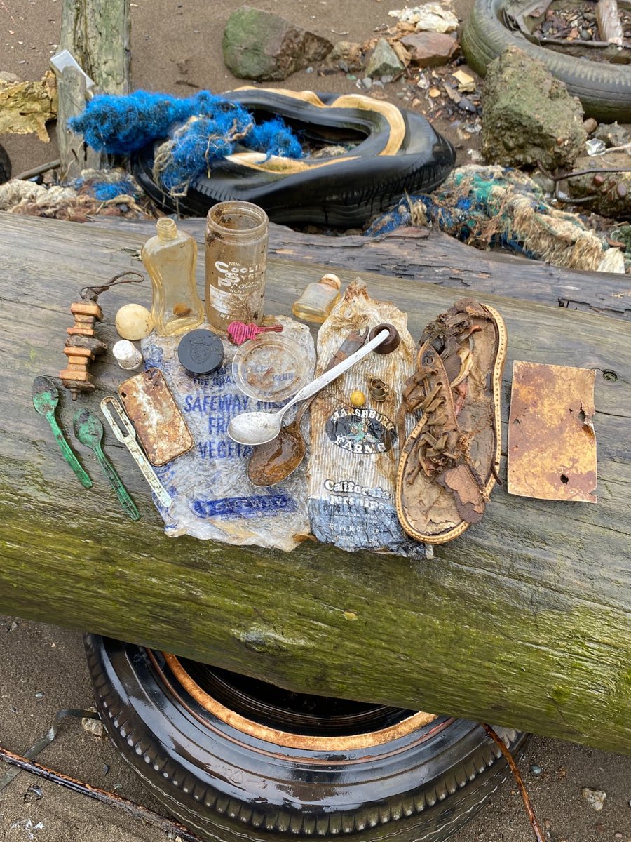 FraserRiverFind's tweet photo. So much better out of the water than in it, right?
PS the images in this thread are not from a developing country but actually Richmond, BC as of this afternoon…
#fraserriverbeachart #fraserriver
#fraserriverjunkyard #beachclean
#8ballbeach #junkyardfinds
🧵1/6 https://t.co/8UEs40p8M1
