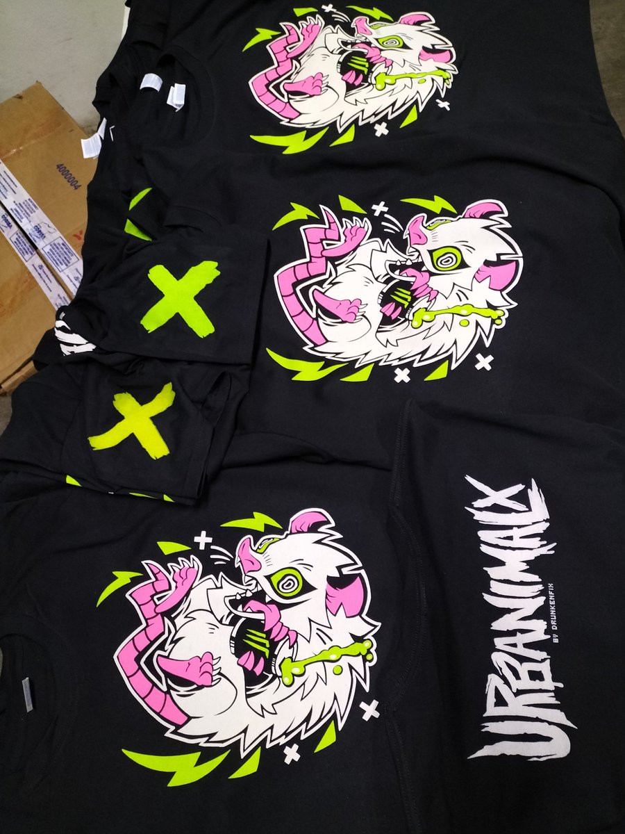 Loftcraftt's tweet image. Re print para @drunkenfix con nueva impresión en mangas y espalda de su diseño de tlacuach a 3 tintas en técnica de descarga/tacto 0 🐙🐀❎
#serigrafia #screeenprint #screenprinted #streetwear #possum #tlacuache #MonsterEnergy #NEON #neonclothes #branding #urbanfashion #urban