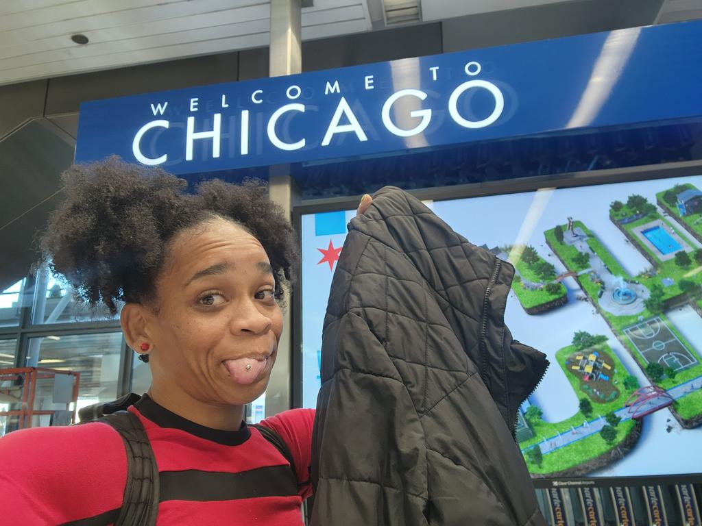 LaRosaNegraPR's tweet photo. Just land!!!
Welcome to Chicago
#Labusadora
Are u going to @nwa or you will watch it by @FiteTV ???? 🤔 https://t.co/kfMpoWmb2b