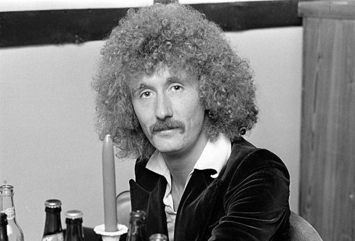 espofootball's tweet photo. #BTD Apr9,1948 #PhilWright drums, lead vocals #PaperLace 1974 UK #1 Billy Don't Be A Hero, 1974 US #1 & UK #3 The Night Chicago Died, 1974 UK #11 & US #41 The Black-Eyed Boys https://t.co/Tq1OeucnIj