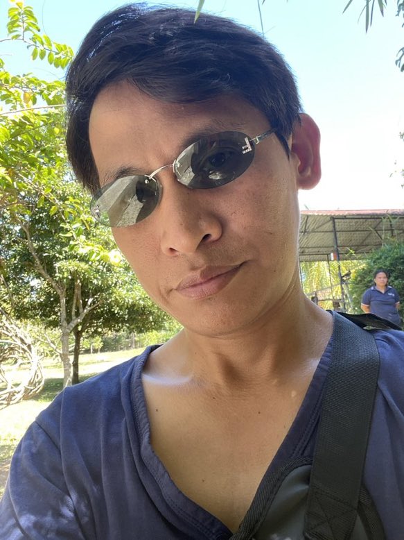 ay taray ni Kuya, may pa shade 

HBD MARK NORELLA