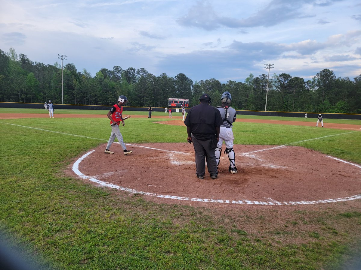 LoachapokaAD's tweet photo. @TyMenafield gets the win today and knocked in 3 runs. #Back2BackWins for the senior pitcher. #PokaPride https://t.co/3QTY6SWGu4