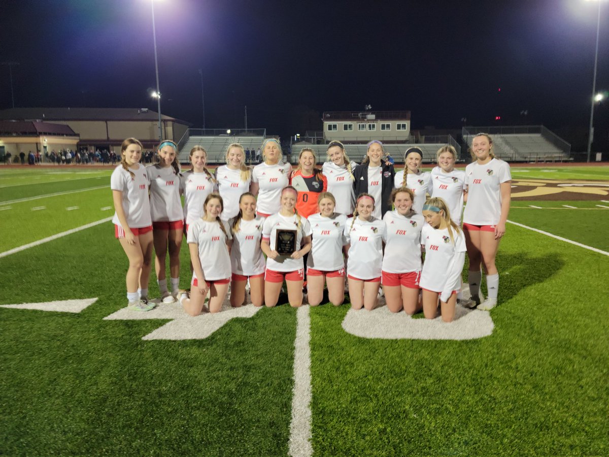 Varsity taked the trophy in the Windsor tournament over Seckman. 5-0
Goals scored by Lyla, Aubrey(2), Ella and Miller
Assisted by Ella, Aubrey, Miller and Lexi 
With a shutdown defense in front of Ellie Arnold for a shutout.