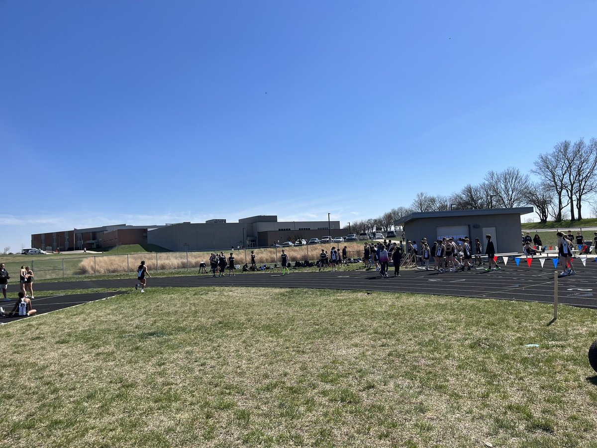 sabercattrack's tweet photo. What a beautiful day for a track meet!!! Thank you to everyone that came out to support us!! #mySTrocks @_STMS233 @pebubba @sabercathoopsq https://t.co/yHMBcw56LO
