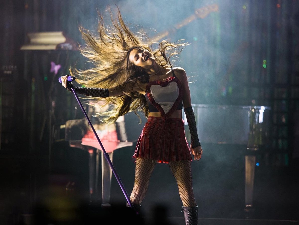 jonaweenie's tweet photo. love that i was at the first show that liv wore this outfit at!! 🥰❤️‍🔥🦋✨ #SOURTOURseattle https://t.co/Q04fvPOuXt