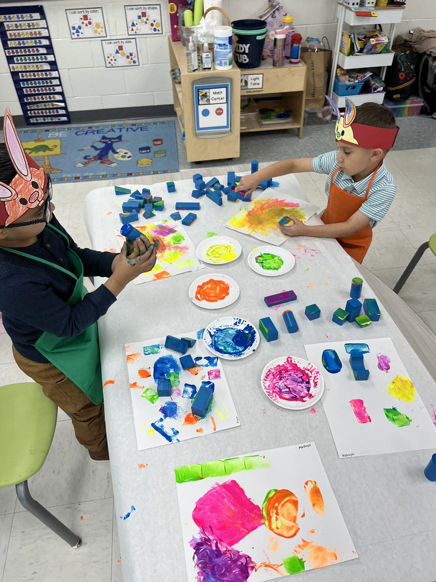 We celebrated #ArtsyThursday today! Ss loved experimenting with mixing colors and showcasing their creativity! #WOYC23 has been a blast! <a href="/NAEYC/">NAEYC</a> <a href="/texasaeyc/">TXAEYC</a> #EarlyChildhood #prek