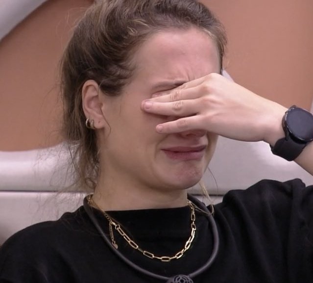 darlanmachado_'s tweet photo. A Bruna resume mt o que nos EUA chamam de "Karen". Sabe aqla mulher branca loira rica e insuportável q acha q pode TUDO? Aqla q pede pra chamar o gerente e faz um inferno na vida do vendedor pq n tm um item q ela quer? Qnd perder disputa chora e n aceita o resultado? Então.#BBB23 https://t.co/95OEYp0y9Q