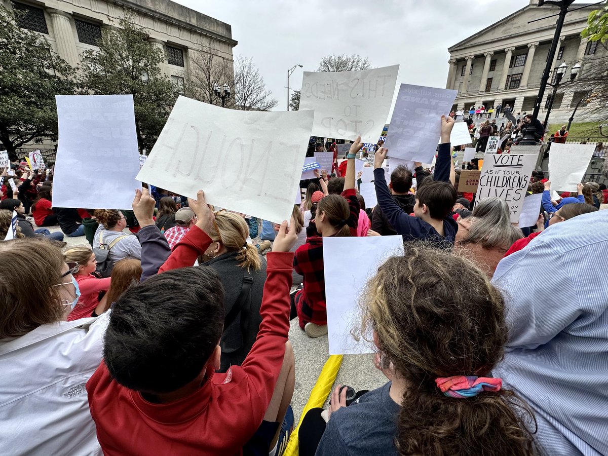 chandraosborn's tweet photo. TN is having a week.

Mon: #Nashville students leave school, march to capital, rally for #gunsense laws.💔

Wed: @MomsDemand⁩ testify against arming teachers. It passes anyway.🤦🏻‍♀️

Thurs: teachers protest in opposition &amp; two #TNleg23 reps are expelled, gutting #democracy.😭 https://t.co/fJZff4YBB6