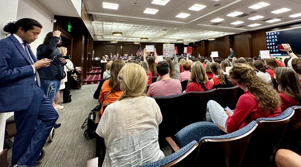 chandraosborn's tweet photo. TN is having a week.

Mon: #Nashville students leave school, march to capital, rally for #gunsense laws.💔

Wed: @MomsDemand⁩ testify against arming teachers. It passes anyway.🤦🏻‍♀️

Thurs: teachers protest in opposition &amp; two #TNleg23 reps are expelled, gutting #democracy.😭 https://t.co/fJZff4YBB6