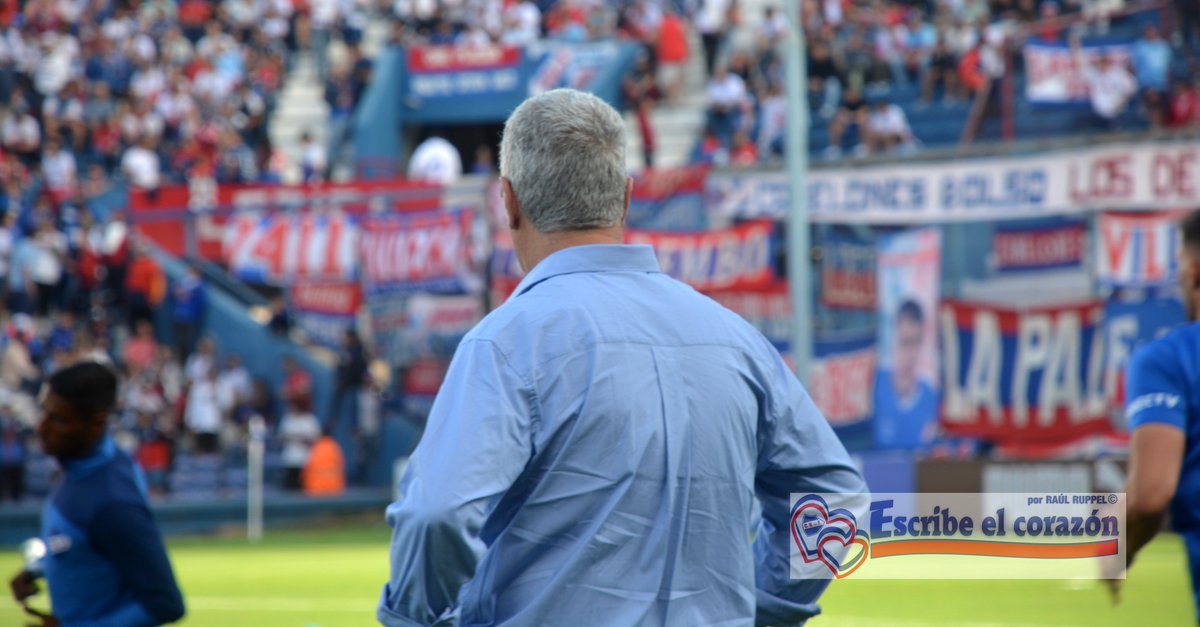 Fin de la era Gutiérrez.
La CD tomó la determinación, escuchó atentamente a Markarián, Buysan y Saldombide entre otros genios del periodismo.
Si bien ganó Nacional, faltó posesión de pelota, era un cuadro venezolano! 
Nos informan del 0 a 0 de Monagas (Venezuela) ante Boca Jrs...