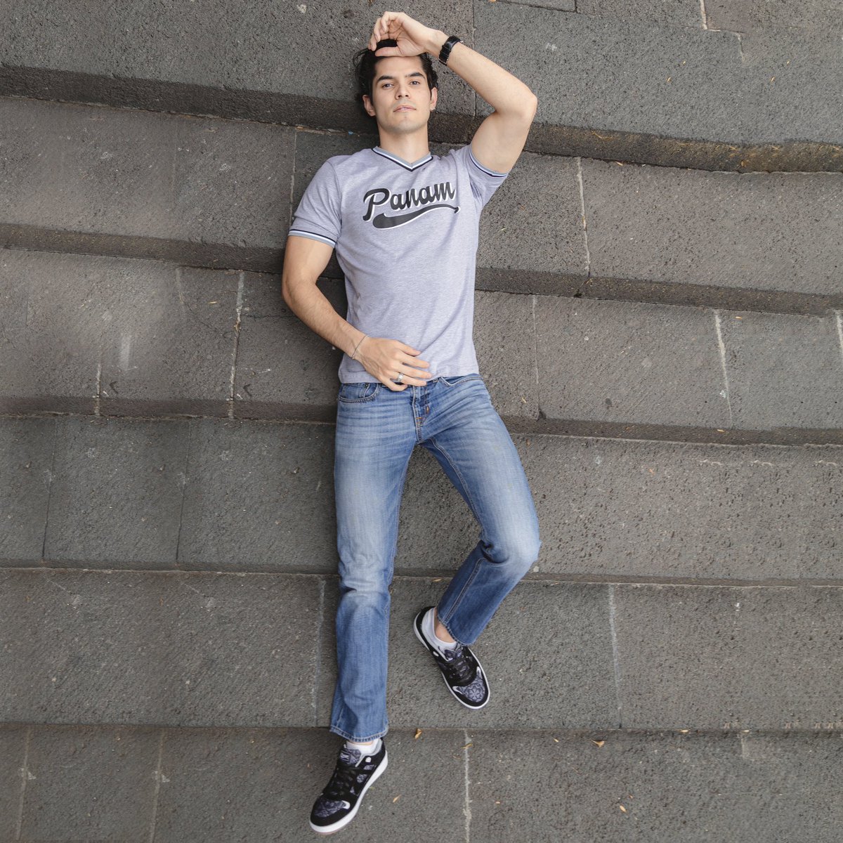 PanamOficial's tweet photo. Usa lo que te haga feliz, usa PANAM. 

Encuentra las playeras en https://t.co/JkF479hW3s y en tiendas físicas. 🛒🛍️

#ropa #outfit #ofni #panam #estilopanam https://t.co/fxaS4m0Myy