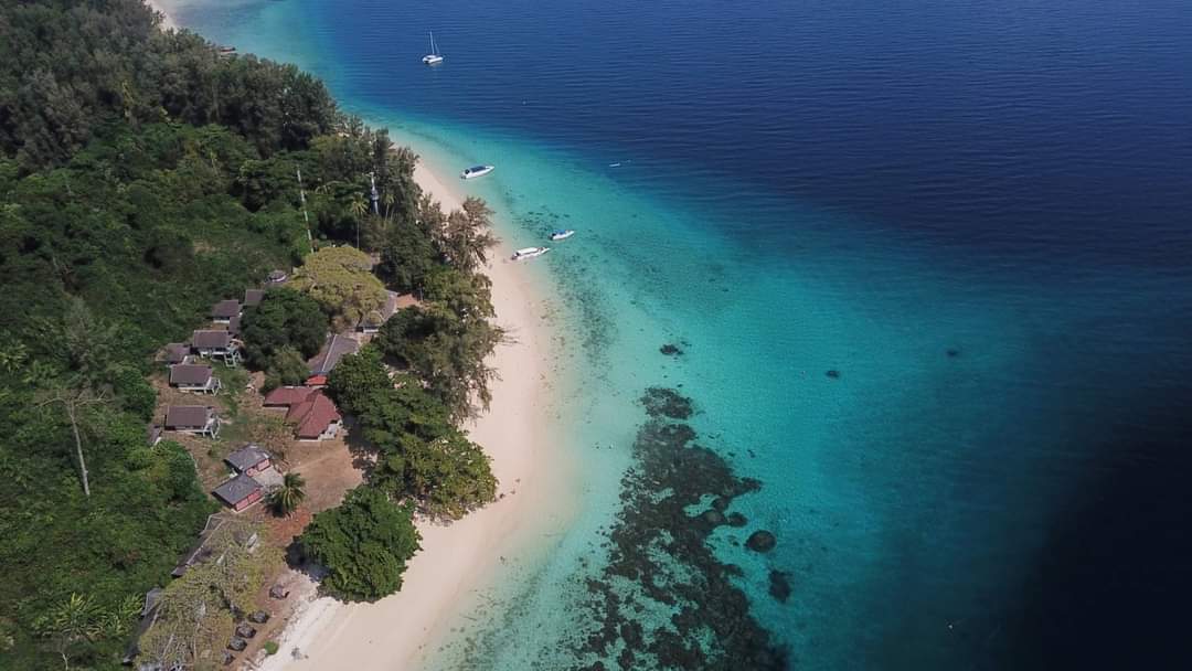 pr_prdnp's tweet photo. "เกาะกระดาน" ชายหาดที่ดีที่สุดในโลก เว็บไซต์ World beach guide จัดอันดับให้ “เกาะกระดาน อุทยานแห่งชาติหาดเจ้าไหม” เป็นชายหาดที่ดีที่สุดในโลก ประจำปี 66 อ่านต่อ https://t.co/xJRXvkamJH
#อุทยานแห่งชาติหาดเจ้าไหม #เกาะกระดาน #ชายหาดที่ดีที่สุดในโลก #ตรัง #กรมอุทยาน #dnp https://t.co/Kg9lQD0icw