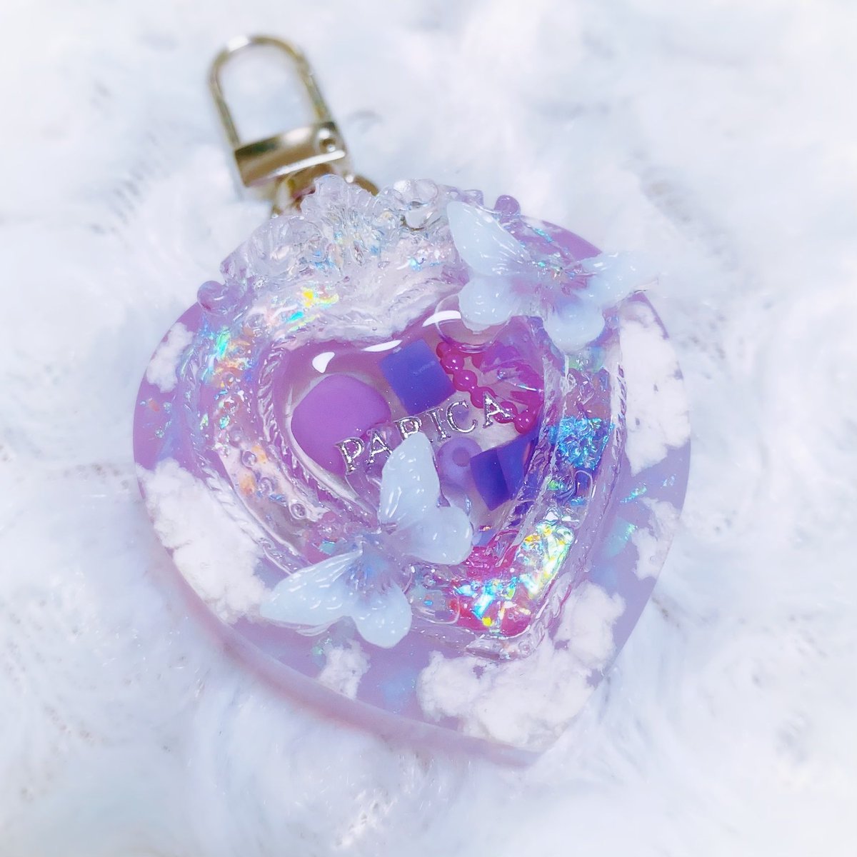 SatanParica's tweet photo. ミンちゃん(@hanami_oxoS2 )がオーダーメイド作家さんに依頼して作ってくれたキーホルダー🦋
オリジナルのグッズなんて初めて貰った😭💜KAWAIIANGEL https://t.co/Y1CDij5oU8