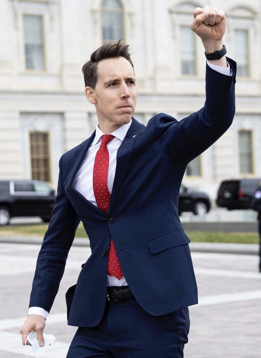 QasimRashid's tweet image. The man on the left raised his fist in solidarity with peaceful protestors who came to condemn gun violence—GOP expelled him.

The man on the right raised his fist in solidarity with violent insurrectionists who came to overthrow democracy—GOP embraced him.

This IS who GOP is.