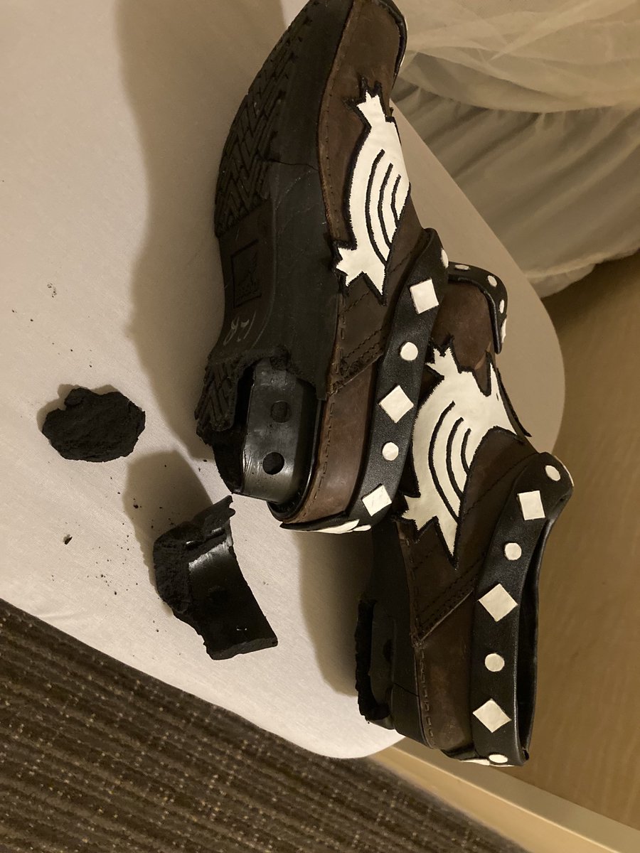 TyazCosplay's tweet photo. My Chocobo keeper shoes have seen their last.  #cosplayfail #ffxivcosplay https://t.co/FefrgqhJ2E