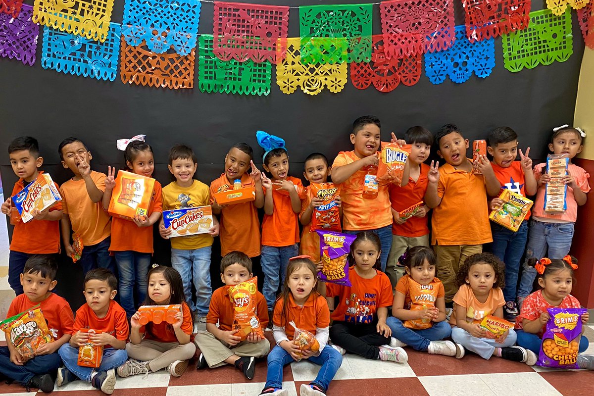 MsAlmanza713's tweet photo. Week of the Young Child Day 2: Tasty Tuesday  @HinesCaldwellES 
#ColorThemeParty #weekoftheyoungchild #prek #HISD #ECH #Rainbow #orange #anaranjado https://t.co/ducKtzSxbK