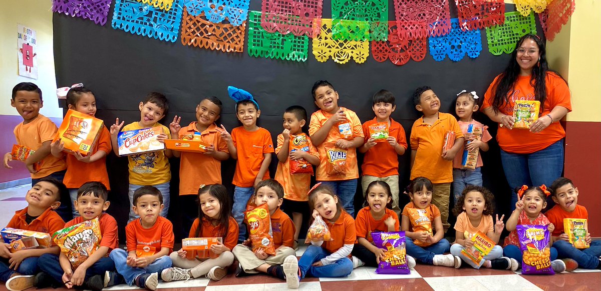 MsAlmanza713's tweet photo. Week of the Young Child Day 2: Tasty Tuesday  @HinesCaldwellES 
#ColorThemeParty #weekoftheyoungchild #prek #HISD #ECH #Rainbow #orange #anaranjado https://t.co/ducKtzSxbK