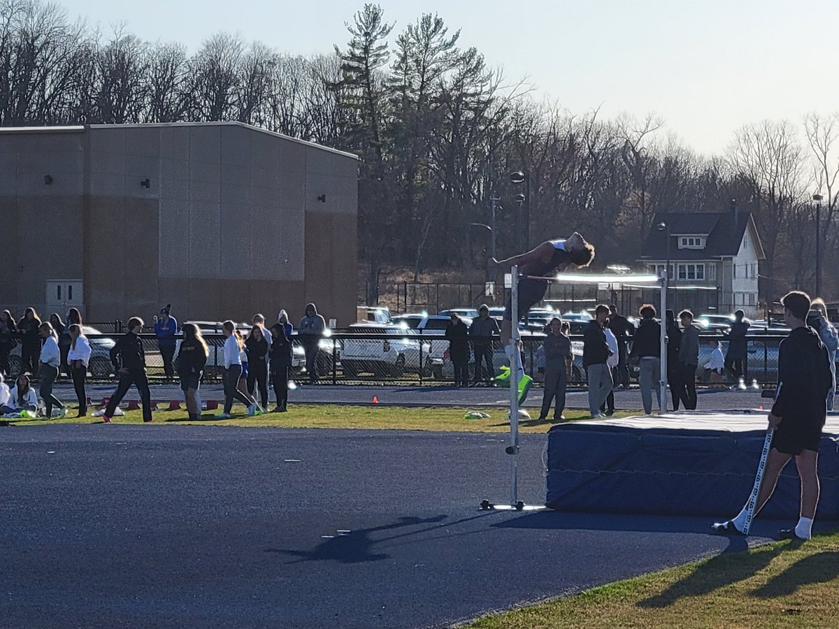 6' 2.5' - new AC/GC school record high jump tonight @ Van Meter for @bunde_lance !! @ACGCTrack @ACGChargers