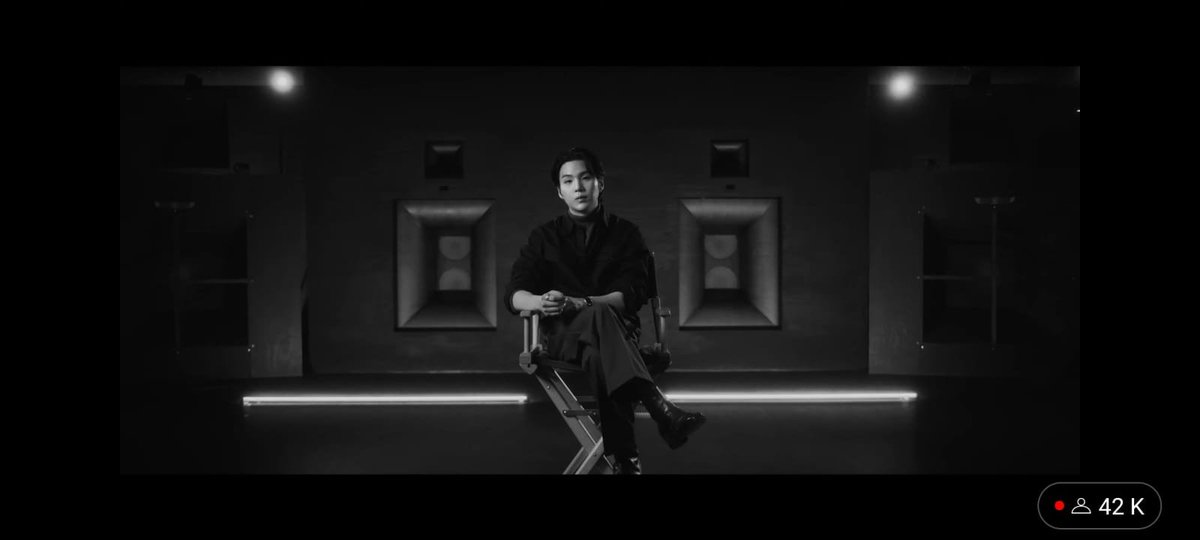 ARMYBogotaCol's tweet photo. "Sobre la canción, la mayoría me decían que si hay mensajes que se transmiten a los demás, pero también he escuchado muchas veces que parece que hablo conmigo mismo. Y eso es verdad. 

Cuando escribí esa canción, fue durante la época en que no podía hacer muchas cosas debido al coronavirus, y sentía que había perdido 'casi todo'. Por eso, era un mensaje que quería darme a mi mismo"

- #Suga sobre 'People Pt. 2'.

(https://t.co/b1FIZSVNeF)

PEOPLE PT2 OUT NOW
PEOPLE PT2 BY AGUST D
#AgustDxIU
AGUST D OFFICIAL DEBUT