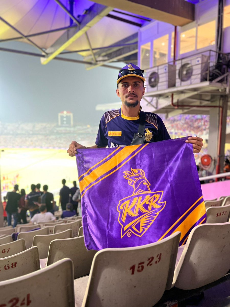 teamsrknepal's tweet photo. [About Last Night]: Our team members showing their support to @KKRiders straight from the EDEN GARDENS 😍💜

Jeetne Aaye Hai, Jeetke Jaa Rahe Hai...

#AmiKKR #KnightClub #TATAIPL2023 

@iamsrk @pooja_dadlani @iam_juhi @KarunaBadwal @teamsrkfc https://t.co/3yaoIydcnj