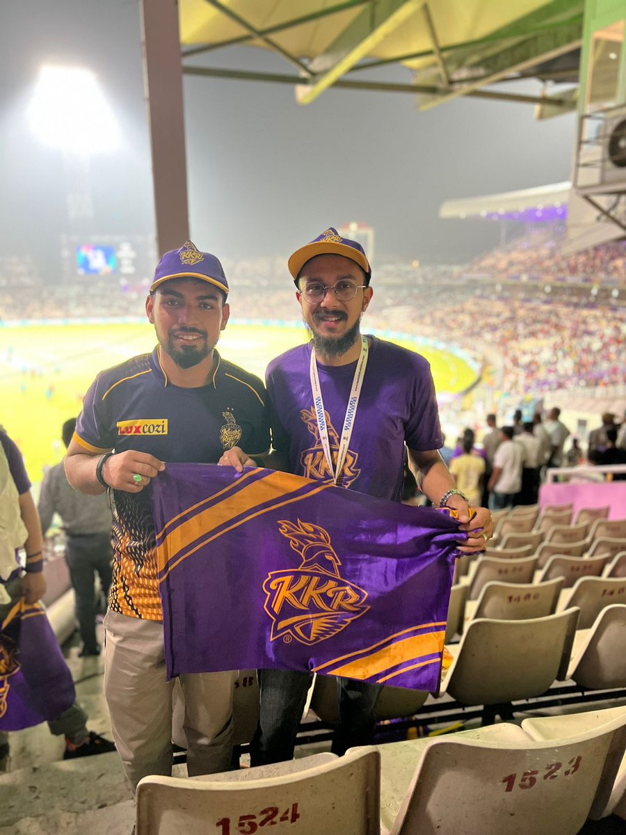 teamsrknepal's tweet photo. [About Last Night]: Our team members showing their support to @KKRiders straight from the EDEN GARDENS 😍💜

Jeetne Aaye Hai, Jeetke Jaa Rahe Hai...

#AmiKKR #KnightClub #TATAIPL2023 

@iamsrk @pooja_dadlani @iam_juhi @KarunaBadwal @teamsrkfc https://t.co/3yaoIydcnj