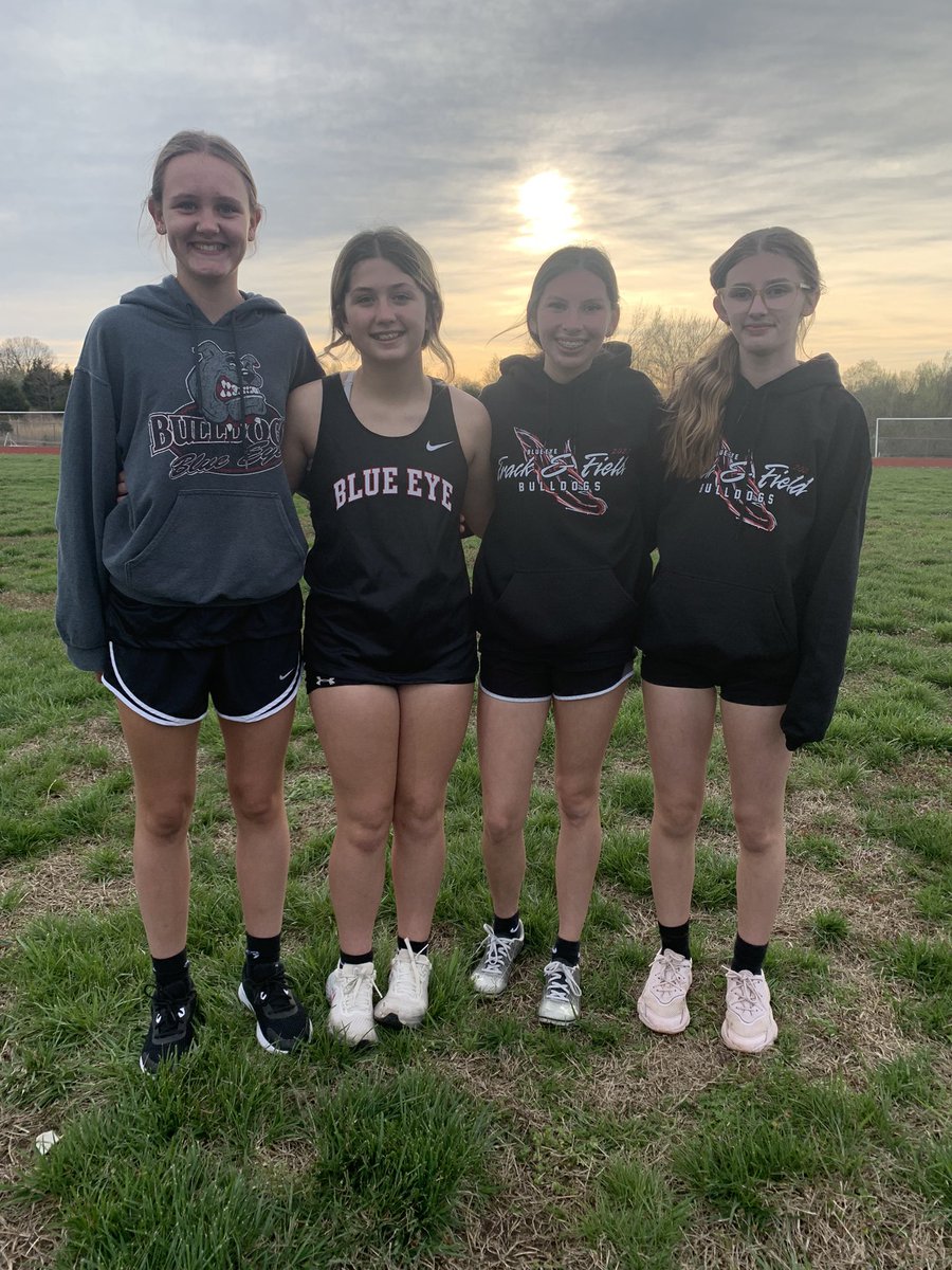 Sophie Kilgore, Kaylee Ingalsbe, Jailynn Dawson, and Meleah Mitchell placed 3rd in 4x200m relay tonight at Spokane!🥉🥉🥉🥉